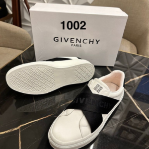 Givenchy Sneakers in White with a Black Strap